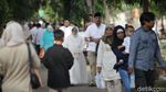 Lebaran, TPU Utan Kayu Ramai Didatangi Peziarah