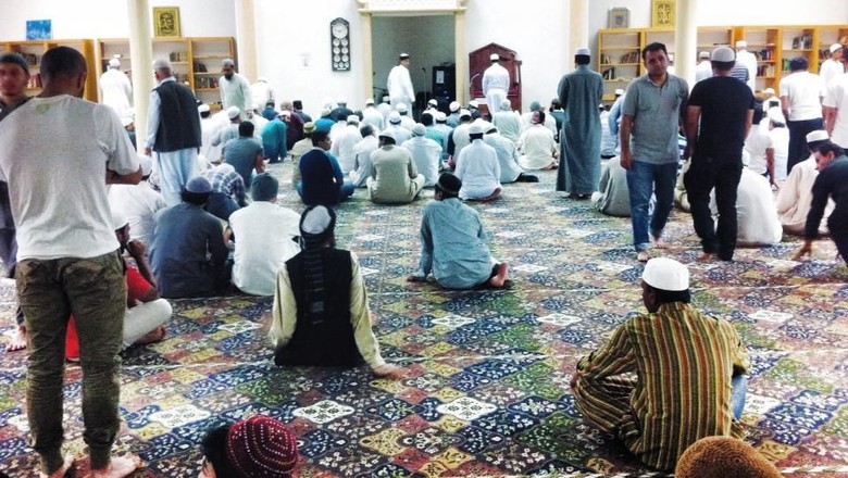 Suasana Salat Isha di Masjid Fawkner Melbourne Foto: Istimewa/Erwin Renaldi Suasana Salat Isha di Masjid Fawkner Melbourne Foto: Istimewa/Erwin Renaldi