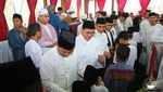 Foto: Suasana Prabowo Lebaran Bareng Warga di Hambalang
