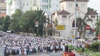 Pelaksanaan Salat Idul Fitri dilaksanakan persis di sebelah GPIB Koinonia, Jakarta Timur.
