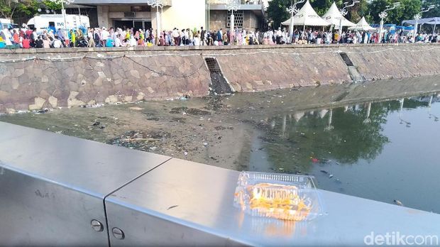 Suasana usai salat Id di Istiqlal / 