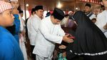 Foto: Suasana Prabowo Lebaran Bareng Warga di Hambalang