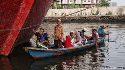 Perjuangan Warga Sunda Kelapa Datangi Lokasi Salat Id