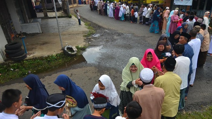 Kembali pada Politik Moral