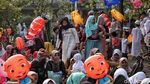 Anak-anak dan Keceriaan Salat Id di Pelabuhan Sunda Kelapa