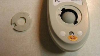 Mouse yang ada bolanya. Kalau sudah rusak dan sulit dikendalikan arahnya, biasanya karena kotor dan harus dibongkar dulu. Foto: Istimewa 
