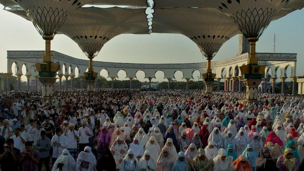 Bukan di Madinah, Masjid dengan Payung Raksasa Ini Ada di Semarang