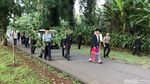 Momen Jokowi Salat Id dan Salami Warga di Bogor
