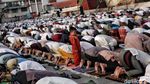 Anak-anak dan Keceriaan Salat Id di Pelabuhan Sunda Kelapa