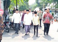 JK salat jumat di Masjid Sunda Kelapa sebelum open house Lebaran /