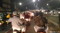 Pantuan detikcom, Kamis (14/6/2018) pukul 21.10 WIB, rombongan FPI yang mayoritas menggunakan motor mulai bergerak dari Jalan Petamburan, Jakarta Pusat menuju ke arah Palmerah. 