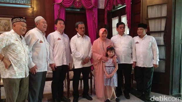 Momen Risma Bersilaturahmi dengan Masyarakat Surabaya
