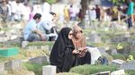 Lebaran, TPU Utan Kayu Ramai Didatangi Peziarah