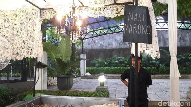 Beragam menu makanan disajikan, salah satunya nasi maroko