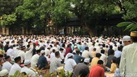 Salat Id di Masjid Sunda Kelapa, Menteng, Jakarta Pusat, Jumat (15/6/2018), dimulai sekitar pukul 07.15 WIB. Bertindak sebagai imam adalah Syekh Essam. (Foto: Rina Atriana-detikcom)