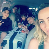 Tak seperti istri pesepak bola lain, Rebekah jarang menampilkan dirinya di media sosial. Menurut Tim, Rebekah memang menginginkan kehidupan sederhana tak seperti pasangan Victoria dan David Beckham. Aku menghargai keputusan istriku untuk melakukan itu seperti yang dia mau. Ini adalah kehidupan yang simpel dan kami menyukainya, kata Tim. (Foto: Instagram)