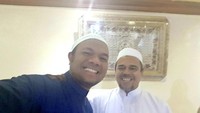 Sekjen Sekretariat Bersama Indonesia, Muhamad Idrus bertemu dengan Imam Besar FPI Habib Rizieq Syihab di Mekah, Arab Saudi. Dalam pertemuan itu, Idrus mengatakan Rizieq mendukung keberadaan sekber. Disebutnya poros Beijing dan Mekah ini pun menimbulkan polemik. Bahkan Ketua DPP PDIP Hendrawan Supratikno menyebut hal itu menyesatkan. Misleading, menyesatkan! Penggunaan diksi dan narasi untuk mengecoh rakyat, kata Hendrawan  (Foto: Dok. Istimewa)