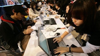 Hanya satu minggu setelah dirilis, iPhone 3GS sudah terjual sekitar sejuta unit. Foto: Getty Images