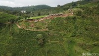 Dari obyek wisata yang berada diatas ketinggian 1.600 mdpl ini, kita bisa menyaksikan terbitnya matahari yang menyembul dibalik Gujung Wayang dihiasi oleh awan dan kabut tebal. (Wisma Putra/detikTravel)