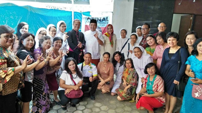 Momen Lebaran, Cagub Arinal Janji Bawa Kedamaian bagi Semua Umat Momen Lebaran, Cagub Arinal Janji Bawa Kedamaian bagi Semua Umat