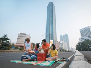 Polisi Ingatkan Warga Hati-hati Saat Berfoto di Jalanan Jakarta