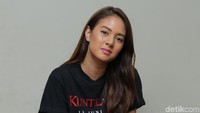 Ia mempelajari banyak hal, termasuk melantunkan tembang Jawa. Foto: (Foto: Ismai/detikHOT)