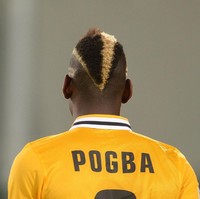 Rambut Paul Pogba tampak belakang. (Foto: Getty Images)