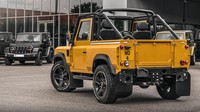 Mobil edisi Piala Dunia ini disebut berbeda dengan mobil-mobil yang ada di jalanan. Mobil di desain dengan lengkungan sayap lebar di bagian depan dan belakang, lubang baut terbuka, grill depan X-Lander, kap mesin dari bahan stainless steel, dan fender dengan ventilasi jaring, Foto: dok. khan design