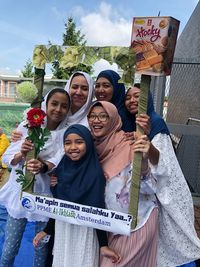 Puspita (kerudung pink) bersama warga Muslim di Belanda (Istimewa/Puspita)