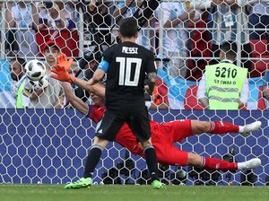 Messi Gagal Penalti, Argentina Diimbangi Islandia 1-1