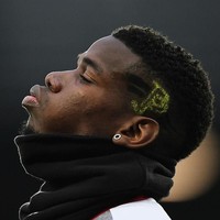 Gaya rambut sempat jadi buah bibir. Menurut para kritikus, performanya di lapangan hijau menurun lantaran pemain yang disebut-sebut sebagai pesepakbola termahal dunia saat ini sering gonta-ganti gaya rambut. (Foto: Getty Images)