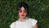 Rahasianya, ia selalu berganti baju lima kali setiap hari. Foto: (Foto: Rich Fury/Getty Images)