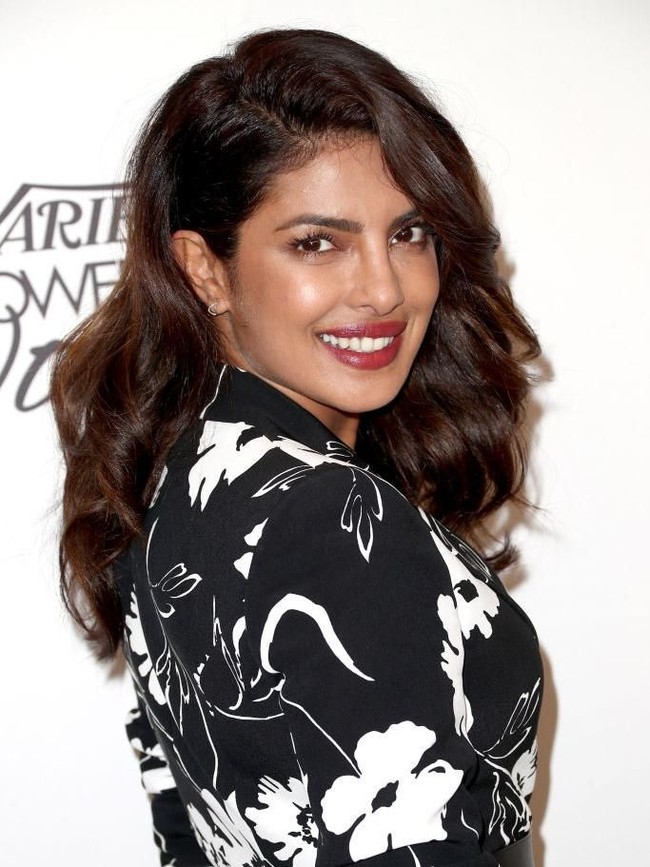Priyanka Chopra aktris yang sangat profesional. Meskipun masih sangat berduka atas meninggalnya sang ayah, salah satu artis berbayaran termahal di India ini tetap menyanggupi syuting film Mary Kom, beberapa hari setelah ayahnya wafat. (Foto: Getty Images)