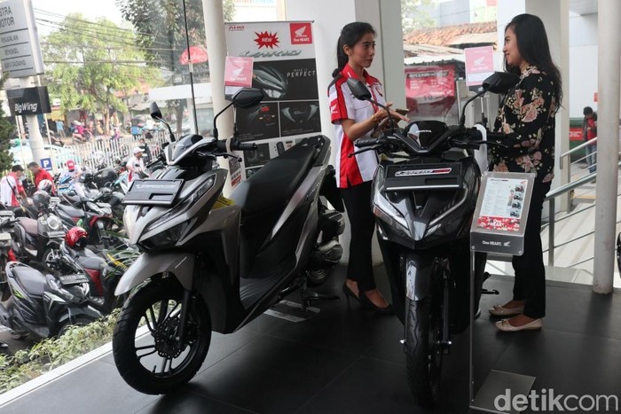Dua produk skutik teranyar All New Honda Vario 125 dan All New Honda Vario 150 produksi PT Astra Honda Motor (AHM) mencatatkan lonjakan pertumbuhan penjualan 20% atau sebesar 107.559 unit pada Mei tahun ini dibanding penjualan kedua model ini pada bulan sebelumnya yang tercatat sebesar 89.402 unit.