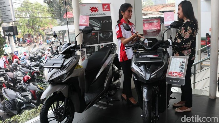 Dua produk skutik teranyar All New Honda Vario 125 dan All New Honda Vario 150 produksi PT Astra Honda Motor (AHM) mencatatkan lonjakan pertumbuhan penjualan 20% atau sebesar 107.559 unit pada Mei tahun ini dibanding penjualan kedua model ini pada bulan sebelumnya yang tercatat sebesar 89.402 unit.