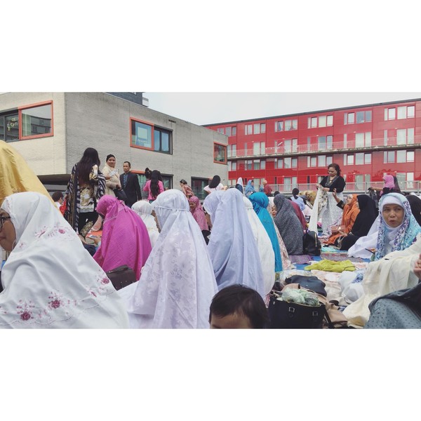 Di Belanda, beberapa WNI Muslim juga menjalankan ibadah Puasa dan hari raya Idultri. Salah satunya adalah Pita, seorang WNI yang menetap di Amsterdam (Istimewa/Puspita) Di Belanda, beberapa WNI Muslim juga menjalankan ibadah Puasa dan hari raya Idultri. Salah satunya adalah Pita, seorang WNI yang menetap di Amsterdam (Istimewa/Puspita)