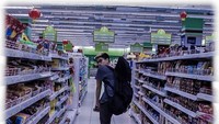 Waduh, main skateboard kok di dalam supermarket?  Ada ada aja deh kelakuan aktor kelahiran 1 Januari 1998 itu. Foto: Instagram biooone