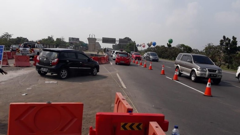 Arus Balik, Tol Cikampek Arah Jakarta Contraflow sejak Km 47 Arus Balik, Tol Cikampek Arah Jakarta Contraflow sejak Km 47