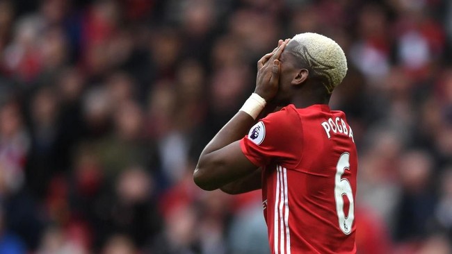 Paul Pogba pun menanggapi kritikan tersebut dengan santai. Saya punya gaya rambut tersendiri, bisa berpakaian sesuka hati karena pada akhirnya, sepak bola yang akan berbicara sendiri, kata pria 25 tahun itu seperti dikutip dari Canal+. (Foto: Getty Images)