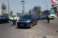Libur Lebaran, Antrean Kendaraan Mengular di Exit Tol Cileunyi