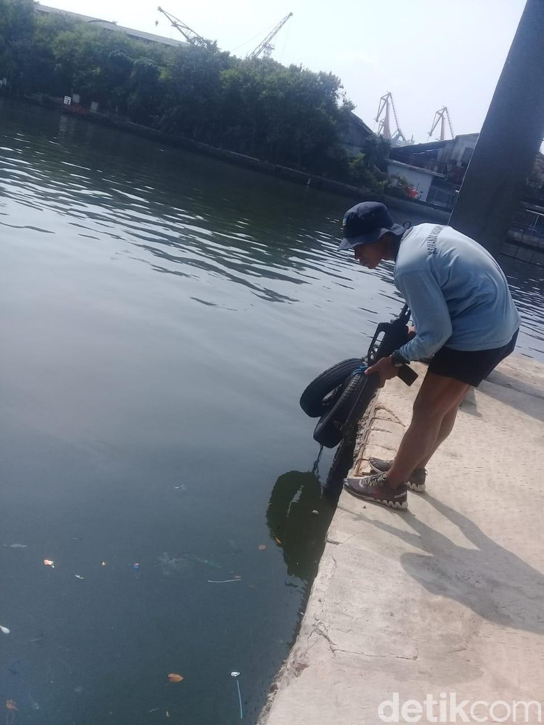 Sempat Ditembak Kopaska, Buaya di Tanjung Priok Tak Muncul Lagi Sempat Ditembak Kopaska, Buaya di Tanjung Priok Tak Muncul Lagi