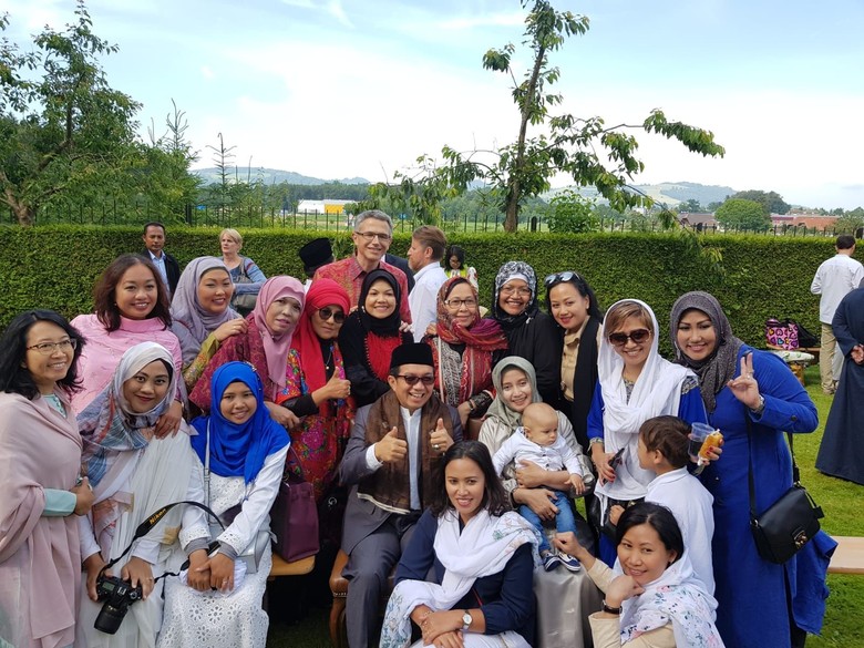Cerita Hangatnya Perayaan Idul Fitri WNI di Luar Negeri Cerita Hangatnya Perayaan Idul Fitri WNI di Luar Negeri
