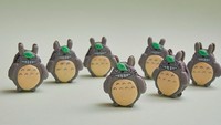Macaron dibuat dalam bentuk 2 dimensi lho. Lihat saja macaron Totoro yang bisa berdiri ini. Foto: Instagram @i_am_macaron