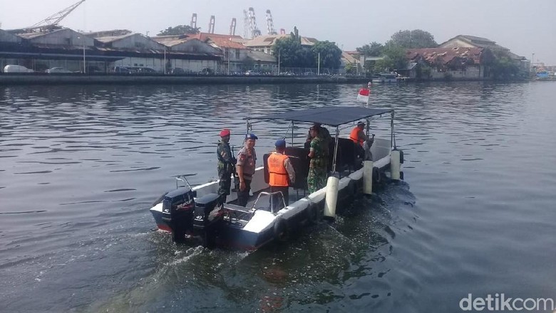 Muncul Lagi! Buaya Terlihat di Tanjung Priok Pagi Tadi Muncul Lagi! Buaya Terlihat di Tanjung Priok Pagi Tadi
