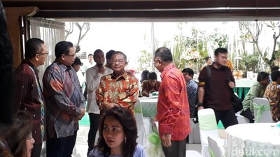 Mengintip Suasana Open House Ala Menko Perekonomian Darmin Nasution