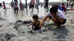 H+1 Lebaran, Pengunjung Banjiri Pantai Ancol