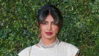 Aku benar-benar difoto setiap hari. Makanya aku harus ganti bau lima kali sehari, ungkap Priyanka saat diwawancara belum lama ini. Foto: (Foto: Rich Fury/Getty Images)