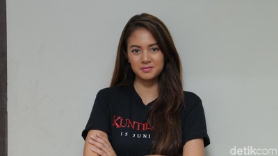 Aurelie Moeremans Lantunkan Tembang Jawa di Kuntilanak