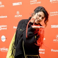 Priyanka Chopra merupakan penggemar junkfood, tapi ia bisa menjaga bentuk tubuhnya tetap ramping dan ideal, padahal ia mengaku tidak pernah diet ketat. Apa rahasianya? Ketika merasa busananya sempit, ia baru akan makan sehat. Namun saat ia senang dengan penampilannya maka tak masalah untuk makan junk food. (Foto: Getty Images)