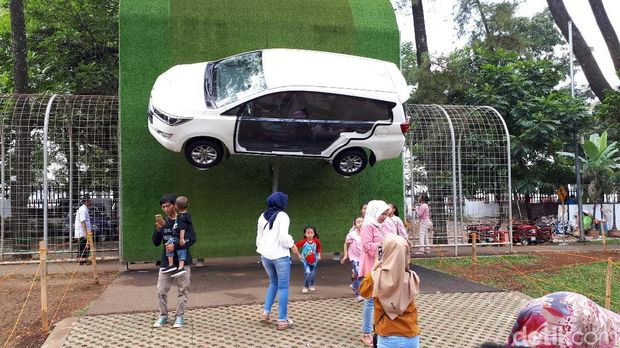 Libur Lebaran, Wisatawan Sesaki Taman Lalu Lintas Bandung